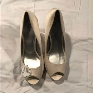 White heel size 10